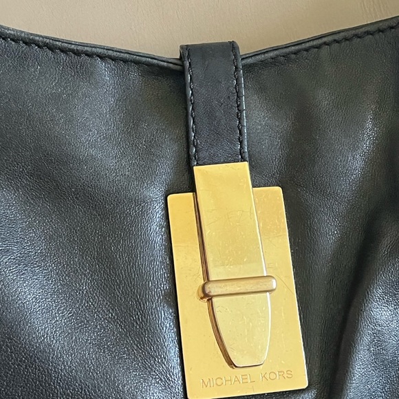 Authentic Micheal Kors Purse! - Picture 13 of 16